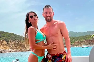 Nhan sắc trẻ trung, nóng bỏng của bà xã Messi ở tuổi 38