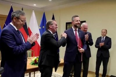 Đức và Ba Lan ký hiệp định tăng cường phối hợp tại sườn đông NATO