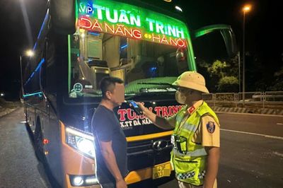 Đà Nẵng: Xử lý nhiều tài xế ngang nhiên chở hành khách khi trong người có nồng độ cồn
