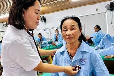 Ẩn họa từ những gói thuốc đông y gia truyền được quảng cáo 'uống là khỏi'