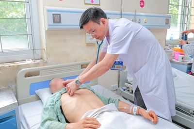 Lao động nhiều giờ dưới nắng nóng, thanh niên 25 tuổi bị tổn thương thận cấp