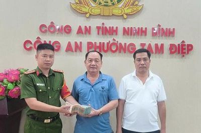 Đi làm sáng sớm, người đàn ông nhặt được nửa tỷ đồng trong chiếc cặp màu tím