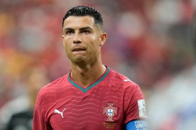 Ronaldo được khuyên lùi lại để Bồ Đào Nha tiến lên