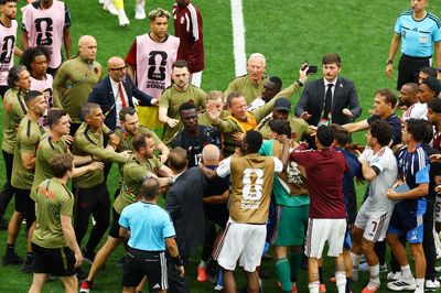 Cầu thủ Canada và Qatar lao vào xô xát sau trận