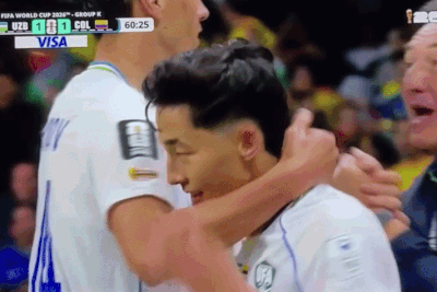 Nụ hôn gió 'náo loạn' World Cup của trai đẹp sinh năm 2003