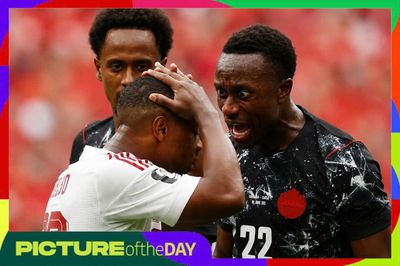 Khoảnh khắc World Cup: Chấn thương kinh hoàng của Kone