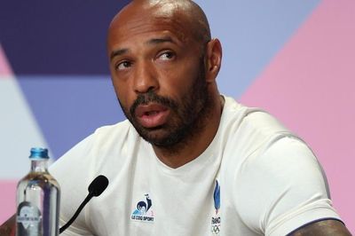 Thierry Henry thay đổi quan điểm về Ronaldo