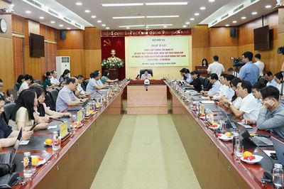 Tập trung xây dựng Đề án cải cách chính sách tiền lương; đẩy mạnh sắp xếp đơn vị sự nghiệp, doanh nghiệp nhà nước...