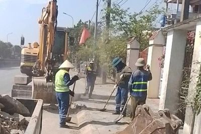 Khơi thông rãnh thoát nước Quốc lộ 1, hạn chế ngập úng, bảo vệ kết cấu đường