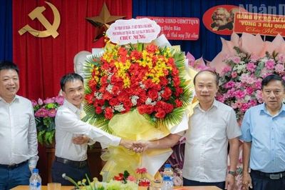 Lãnh đạo Ban Tuyên giáo và Dân vận Trung ương thăm, chúc mừng Đại diện Báo Nhân Dân tại miền trung-Tây Nguyên