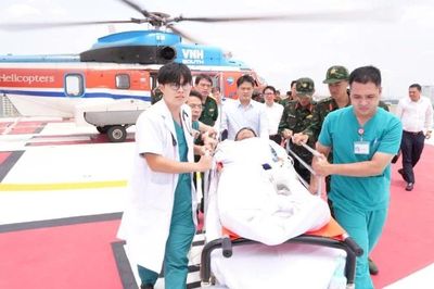 Đưa bệnh nhân nguy kịch về đất liền an toàn để tiếp tục điều trị