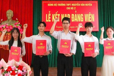 Ươm 'hạt giống đỏ' trong trường học: Lan tỏa lý tưởng sống đẹp cho thế hệ trẻ