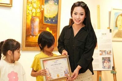 Diễm Hằng 'Nhật ký Vàng Anh' giúp trẻ em kể chuyện bằng sắc màu và ngôn ngữ thế giới