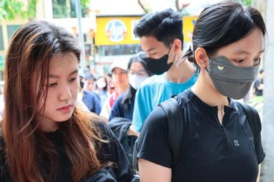 Hàng nghìn khán giả xếp hàng nhận vé concert Thanh xuân