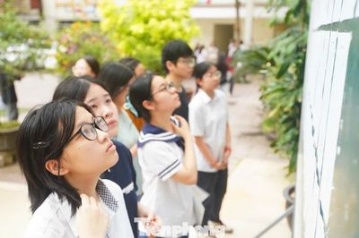 Công bố điểm thi lớp 10 THPT: Cần làm gì khi con trượt nguyện vọng 1?
