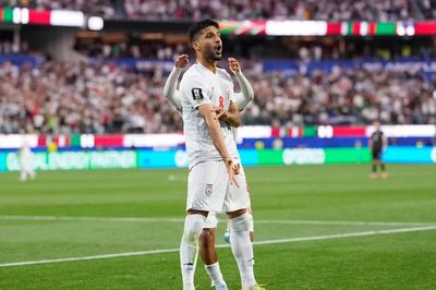 Tuyển Iran 'cầu cứu' FIFA