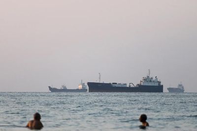 Mỹ chính thức dỡ bỏ phong tỏa Iran, 'phó tướng' của ông Trump cảnh cáo Israel