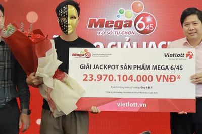 Nhân viên văn phòng Gen Z trúng độc đắc Vietlott gần 24 tỷ nói gì khi nhận giải?