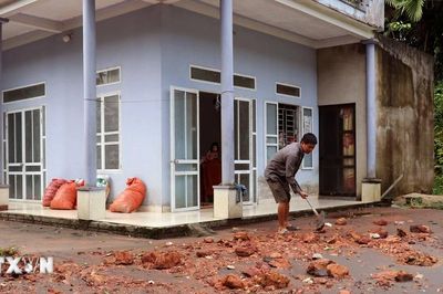 Khẩn trương khắc phục bùn đất tràn vào nhà dân sau mưa lớn ở Bắc Quang