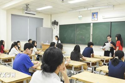 Phụ huynh, thí sinh cần làm gì để vượt qua cú sốc trượt lớp 10 trường công?