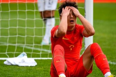 Hơn 1,4 tỷ dân, vì sao bóng đá Trung Quốc thua kém Nhật Bản, Hàn Quốc?