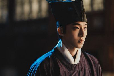 Nam Joo Hyuk hóa thân thành thợ săn quỷ trong phim mới của Netflix