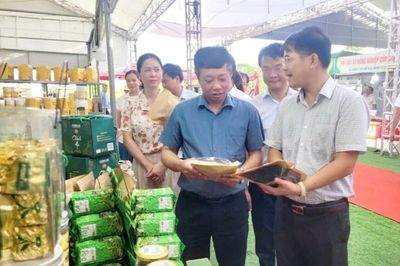 62 gian hàng tham gia phiên chợ nông sản, thực phẩm an toàn