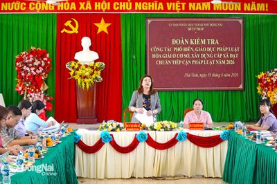 Kiểm tra công tác phổ biến, giáo dục pháp luật tại xã Phú Vinh