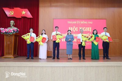 Ban Thường vụ Thành ủy và UBND thành phố Đồng Nai triển khai các quyết định về công tác cán bộ
