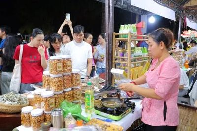 Sôi động 'Không gian triển lãm, trưng bày, giới thiệu chuỗi giá trị ngành hàng sen'