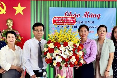Phó Chủ tịch HĐND tỉnh Huỳnh Thúy Vân thăm, chúc mừng các cơ quan báo chí