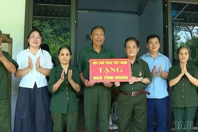 Hội Cựu thanh niên xung phong tỉnh trao tặng nhà tình nghĩa cho hội viên khó khăn tại xã Nghĩa Tâm