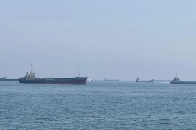 Lưu lượng qua eo biển Hormuz sụt giảm khi giới chủ tàu ưu tiên an toàn