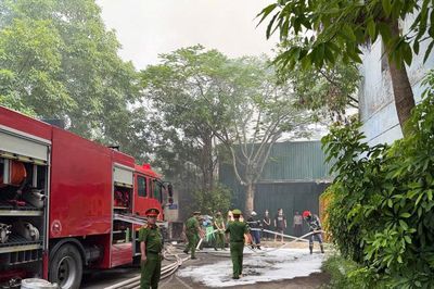 Kịp thời khống chế vụ cháy kho hàng tại Công ty Urenco 9, Phường Đông Ngạc, TP. Hà Nội