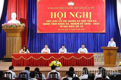 Tổ đại biểu số 16 HĐND tỉnh tiếp xúc cử tri trước Kỳ họp thứ Ba tại các xã vùng Yên Thủy và Lạc Sơn