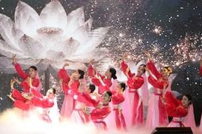 Kể chuyện hương sen bằng nghệ thuật