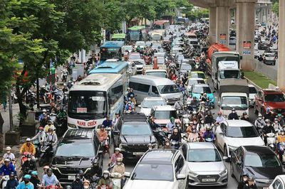 Hà Nội tăng tốc gỡ điểm nghẽn giao thông, nghiên cứu thu phí vào nội đô