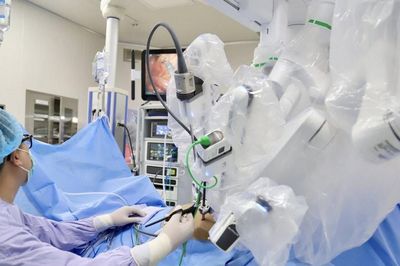 Tự điều trị vì nghĩ bị trĩ, người đàn ông nhận chẩn đoán ung thư trực tràng