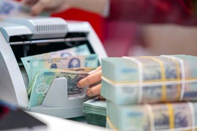 Hơn 10,7 triệu tỷ đồng gửi ngân hàng và tâm lý 'phòng thủ tích cực' của người dân