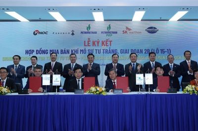 Petrovietnam ký hai hợp đồng khai thác dầu khí mới