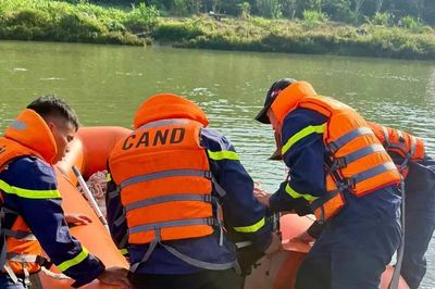 Tìm thấy thi thể hai cha con bị nước cuốn trôi