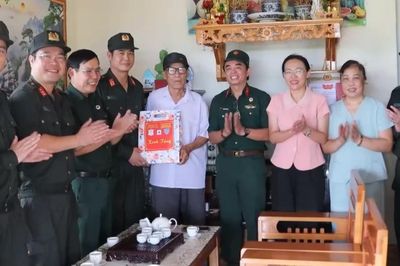 Khám bệnh, cấp thuốc miễn phí cho người dân đặc khu Cô Tô