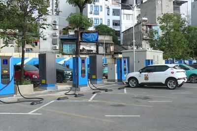 Tháo gỡ 'nút thắt' trong chuyển đổi phương tiện giao thông xanh