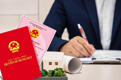 Sổ đỏ đã thế chấp có thể vay ngân hàng thêm được không?