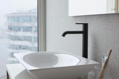 Bồn rửa mặt sắp tắc thường phát ra 5 tín hiệu này: Nhiều gia đình nhận ra quá muộn, tốn tiền gọi thợ