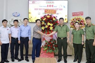 Ban Chuyên đề Công an TPHCM tiếp tục đón nhiều đoàn đến thăm, chúc mừng
