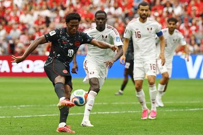 Canada thắng Qatar 6-0: 'Thảm họa' 2 thẻ đỏ, 1 bàn phản lưới
