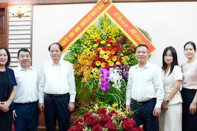 Trưởng ban Tuyên giáo và Dân vận Thành ủy Hà Nội thăm, chúc mừng các cơ quan báo chí