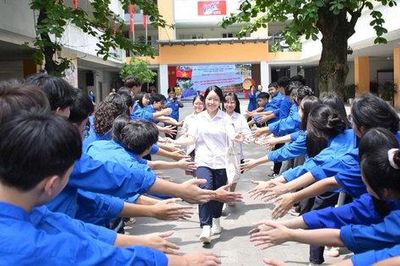 Hà Nội: Thí sinh, phụ huynh sẵn sàng tra cứu điểm thi lớp 10 vào 20 giờ tối nay (19-6)