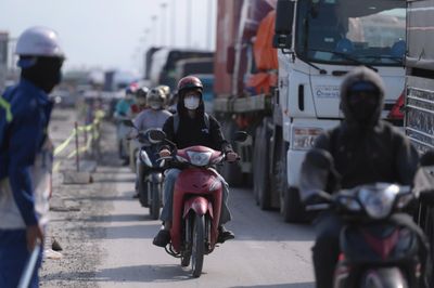 Cầu Đồng Nai sửa chữa, giao thông cửa ngõ phía Đông TP.HCM ùn ứ nhiều giờ